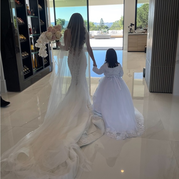 Pallas couture lace wedding dress - Picture 5 of 7